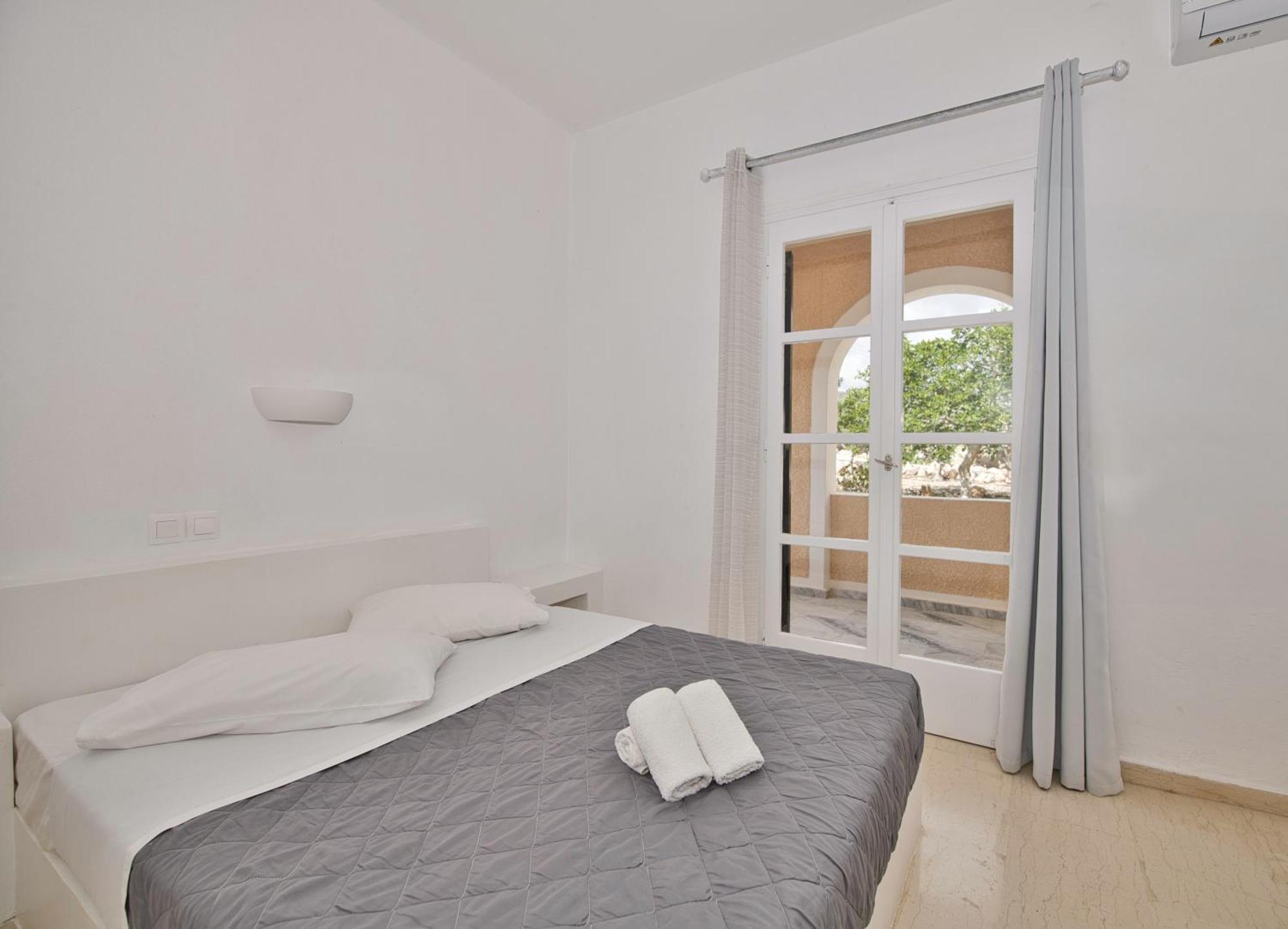 Ira Apartments Kamári Exterior foto