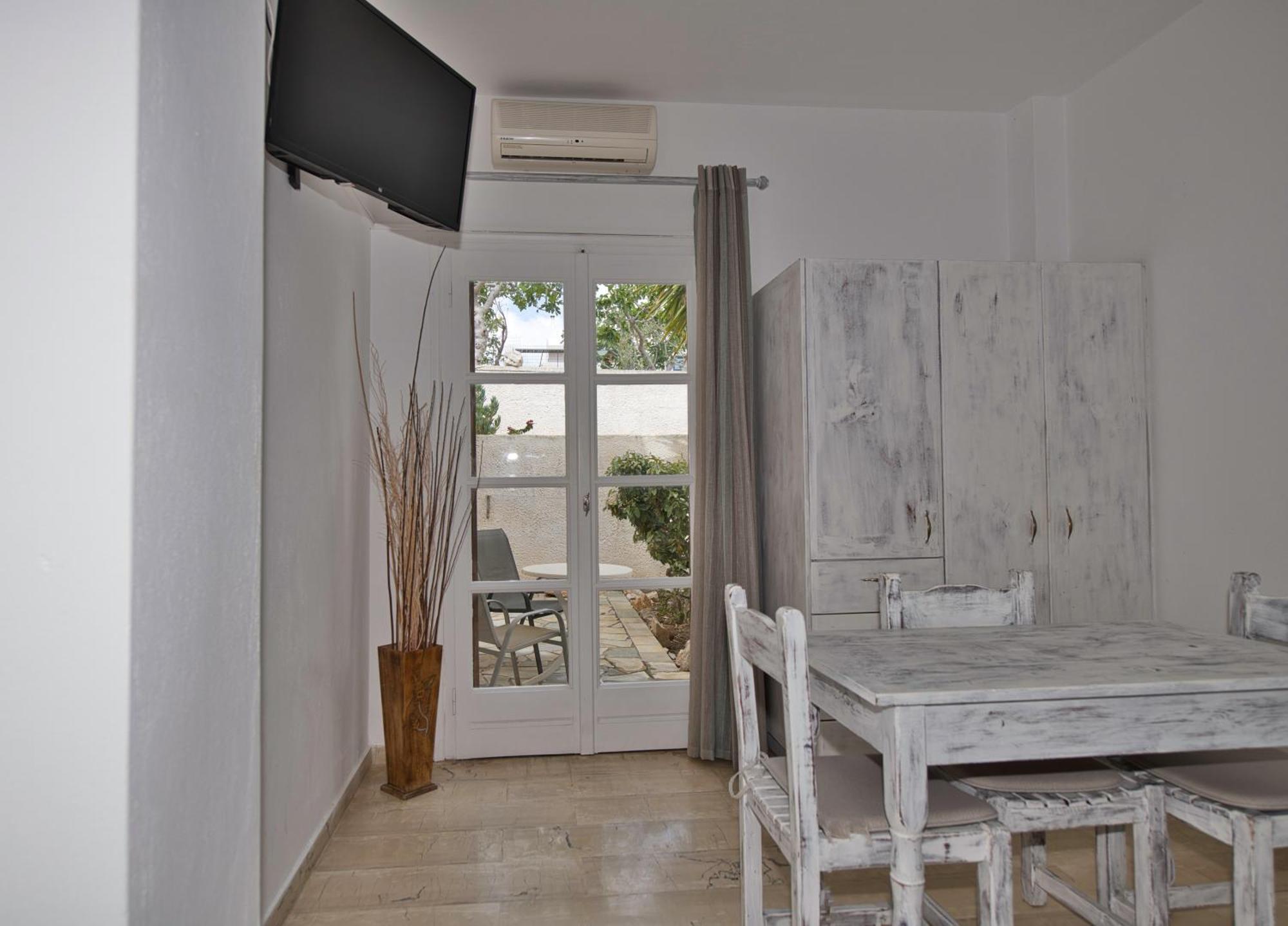 Ira Apartments Kamári Exterior foto